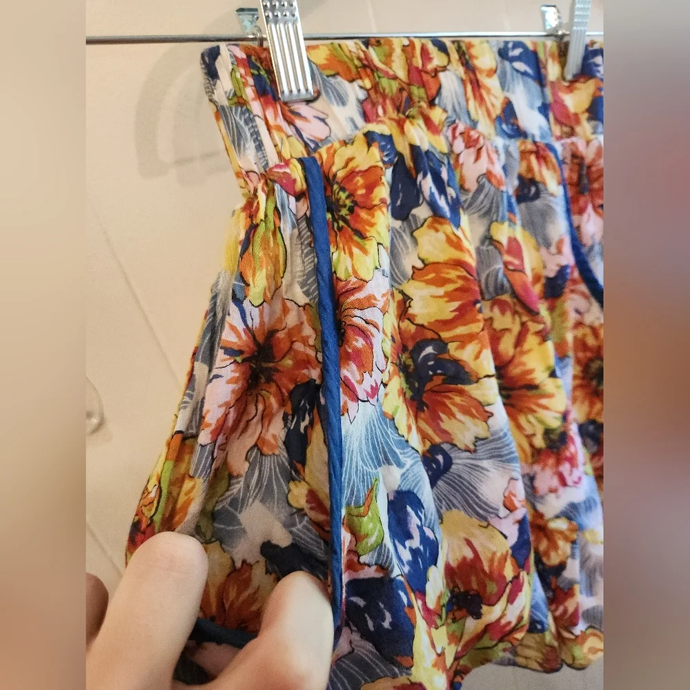 Exhilaration Double Layer Skirt WITH POCKETS! - Picture 3 of 4